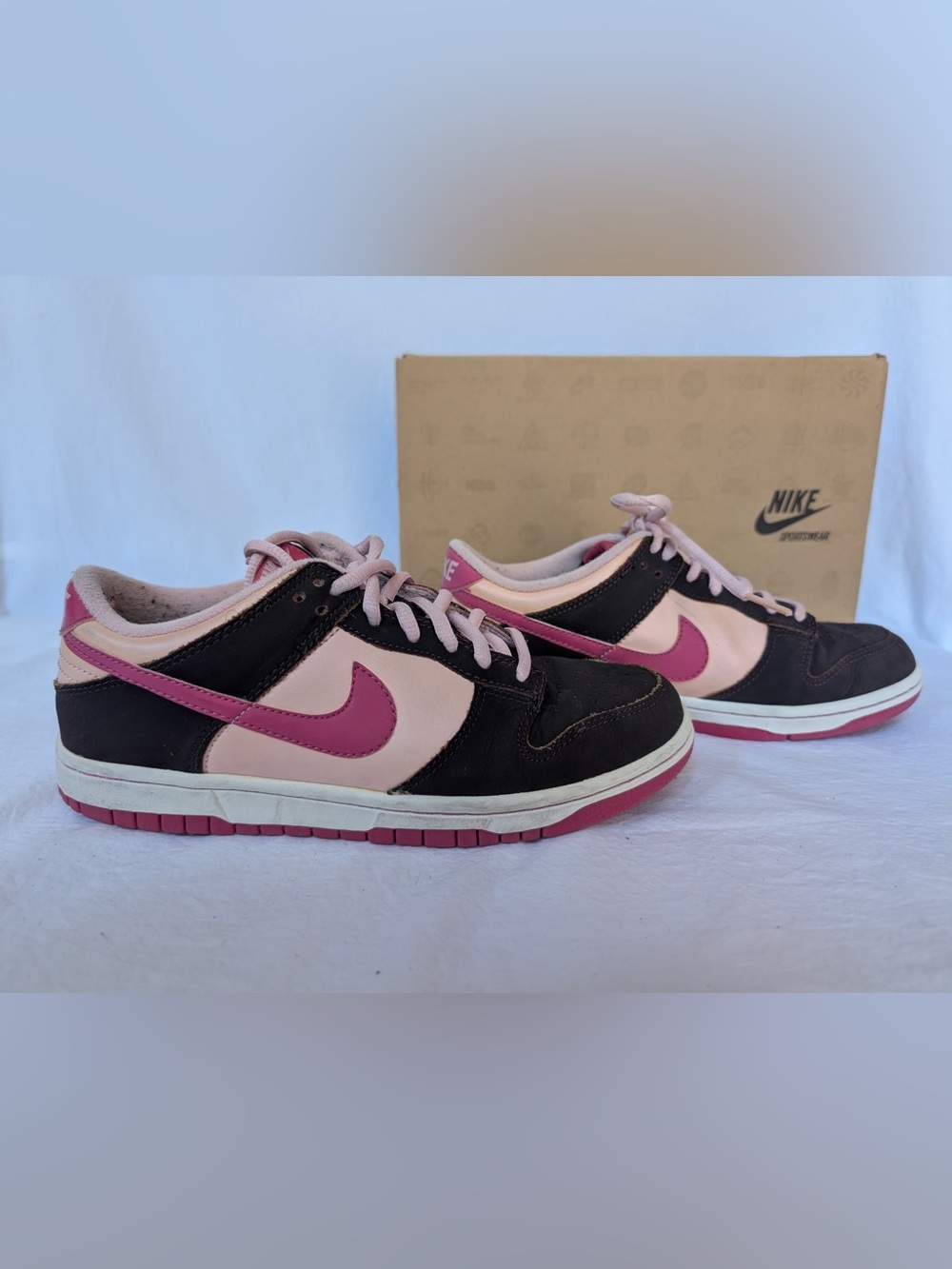Nike Kids Low-Top Sneaker in Pink, Black and Magenta